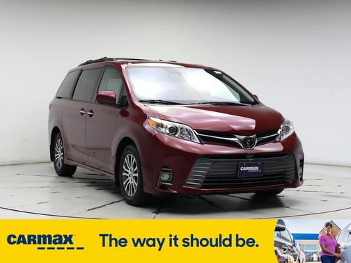 2020 Toyota Sienna XLE
