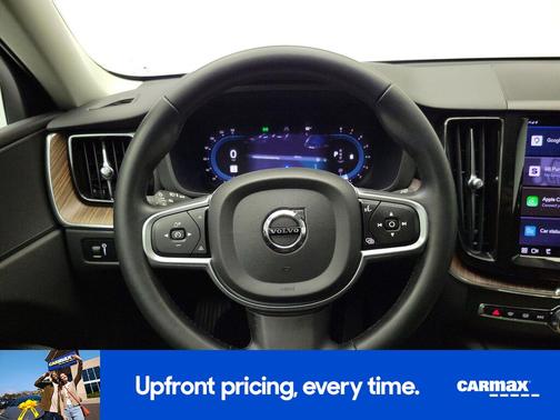Black 2022 Volvo XC60 B5 Momentum
