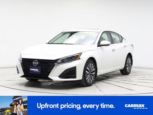 White 2023 Nissan Altima SV