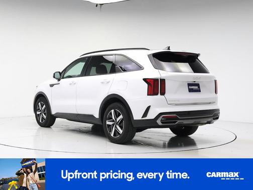 White 2023 Kia Sorento S