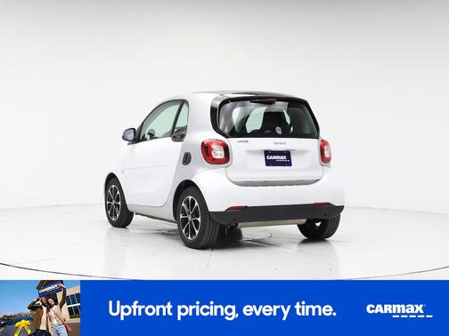 White 2016 smart ForTwo Passion