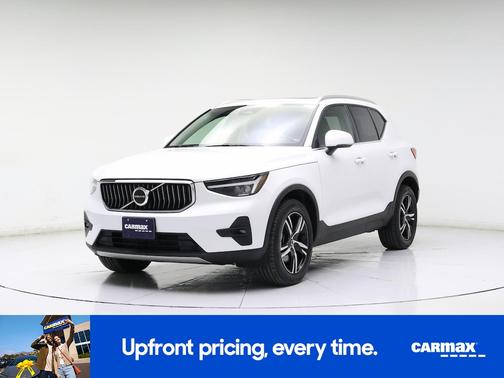 2023 Volvo XC40 B5 Plus Bright Theme