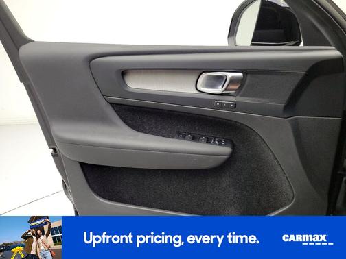 2023 Volvo XC40 B5 Plus Bright Theme