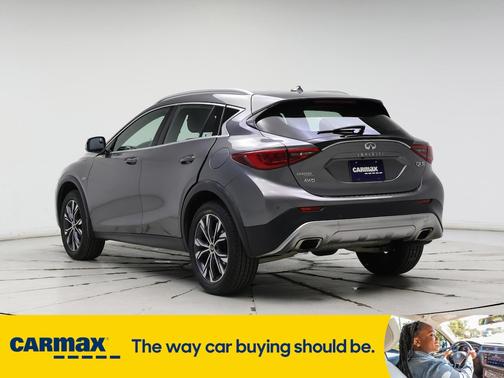 2017 INFINITI QX30 Premium