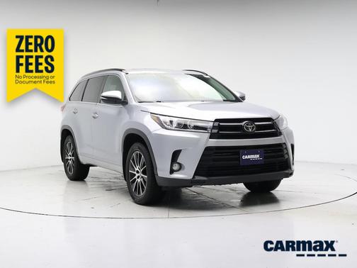 Silver 2017 Toyota Highlander SE