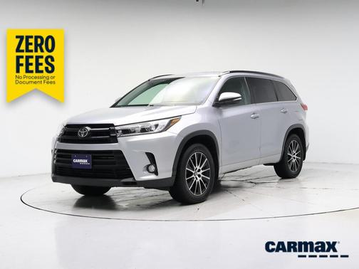 Silver 2017 Toyota Highlander SE