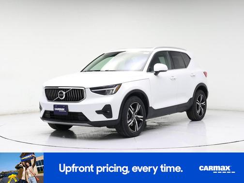 2023 Volvo XC40 B5 Plus Bright Theme