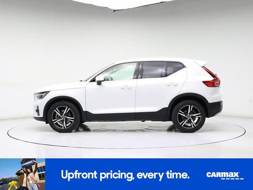 2023 Volvo XC40 B5 Plus Bright Theme