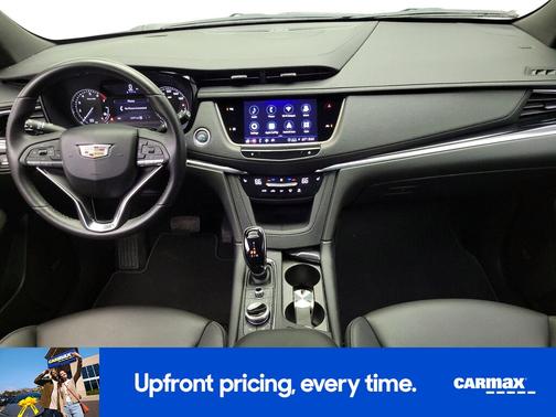 White 2024 Cadillac XT6 Luxury