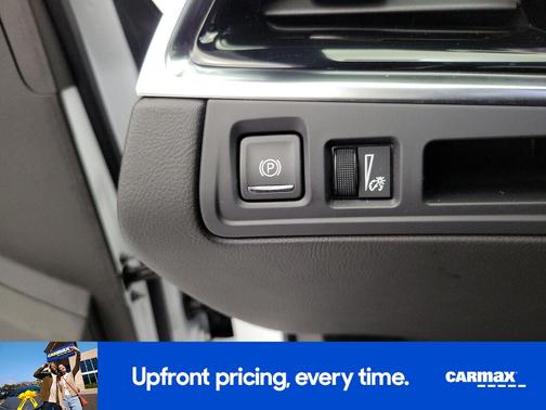 White 2024 Cadillac XT6 Luxury