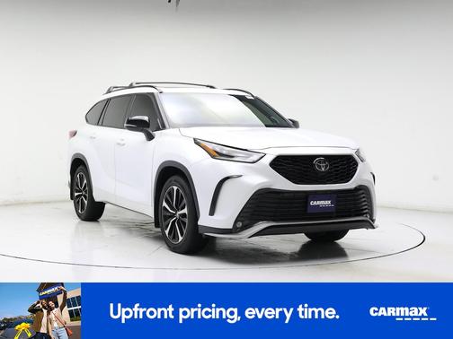 White 2022 Toyota Highlander XSE