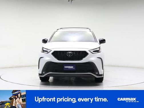 White 2022 Toyota Highlander XSE