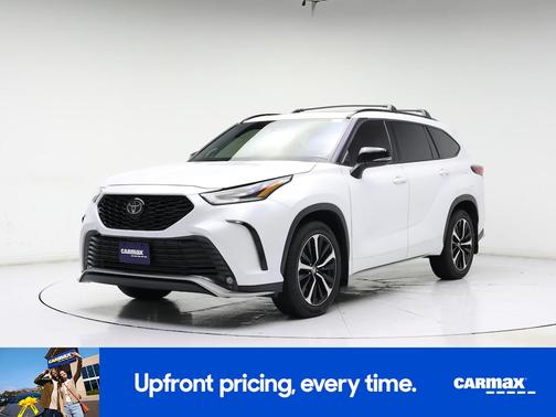White 2022 Toyota Highlander XSE