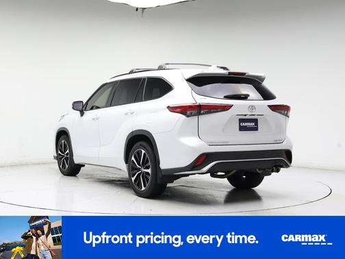 White 2022 Toyota Highlander XSE