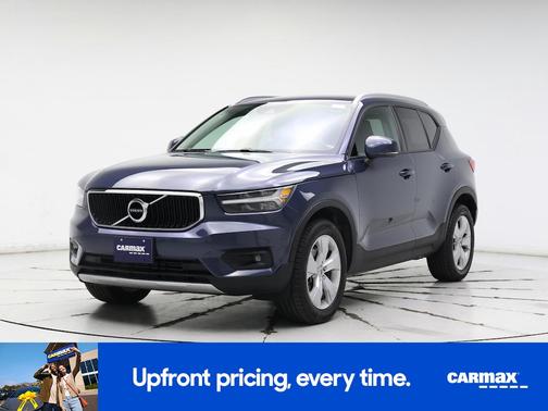 2022 Volvo XC40 T5 Momentum