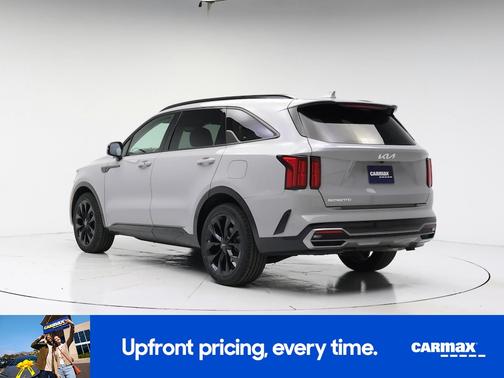 Gray 2023 Kia Sorento SX
