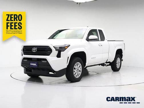 White 2025 Toyota Tacoma SR5