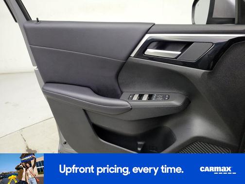 2023 Mitsubishi Outlander PHEV SE