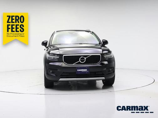 Black 2022 Volvo XC40 T5 Momentum