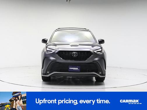 Gray 2022 Toyota Highlander XSE