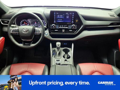 Gray 2022 Toyota Highlander XSE