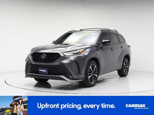 Gray 2022 Toyota Highlander XSE