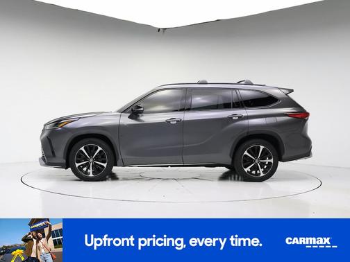 Gray 2022 Toyota Highlander XSE