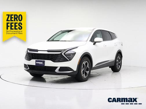 White 2024 Kia Sportage LX
