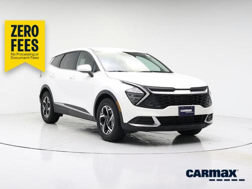 White 2024 Kia Sportage LX