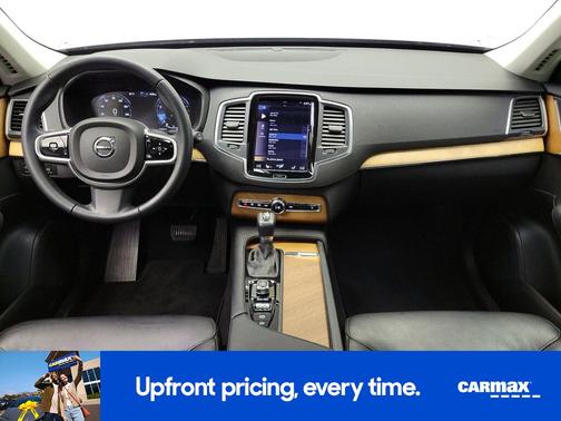 2021 Volvo XC90 T6 Momentum
