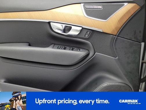 2021 Volvo XC90 T6 Momentum