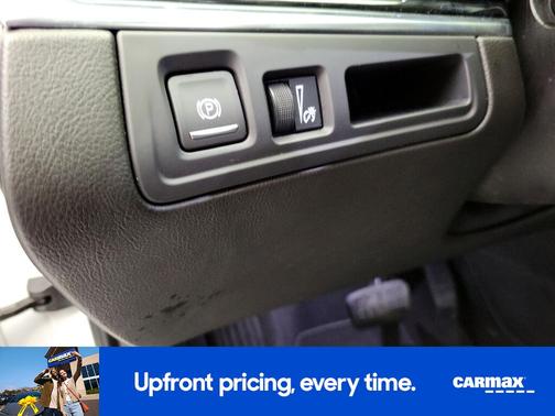 White 2024 Cadillac XT6 Luxury