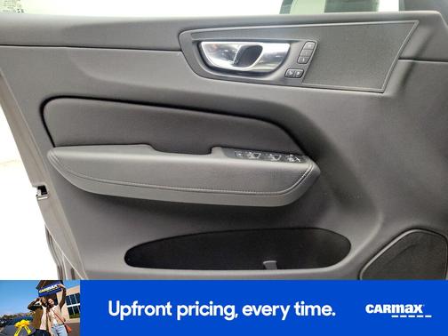 2022 Volvo XC60 B5 Momentum