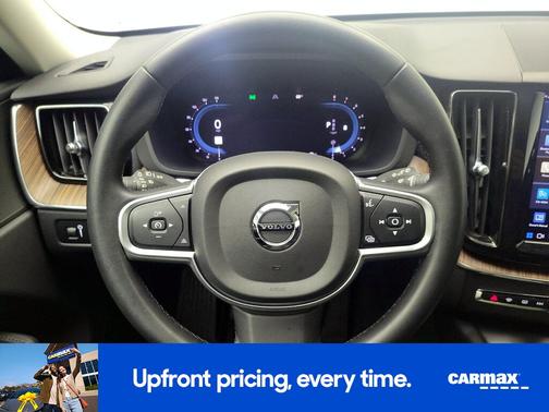 2022 Volvo XC60 B5 Momentum