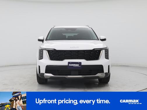 White 2024 Kia Sorento S