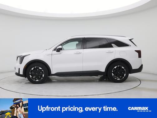 White 2024 Kia Sorento S