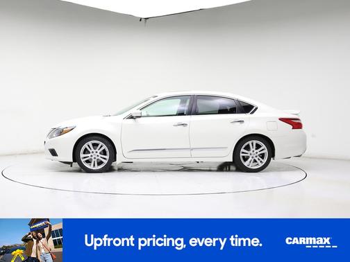 White 2017 Nissan Altima SL