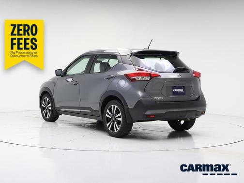 Gray 2019 Nissan Kicks SR