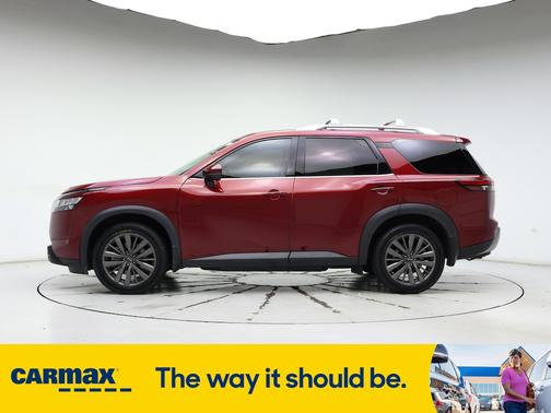 2022 Nissan Pathfinder SL
