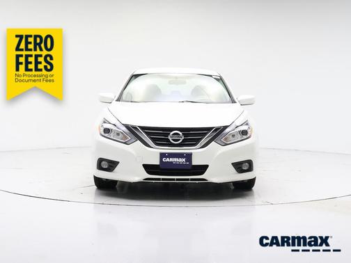 White 2016 Nissan Altima SV