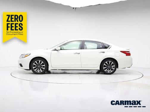White 2016 Nissan Altima SV