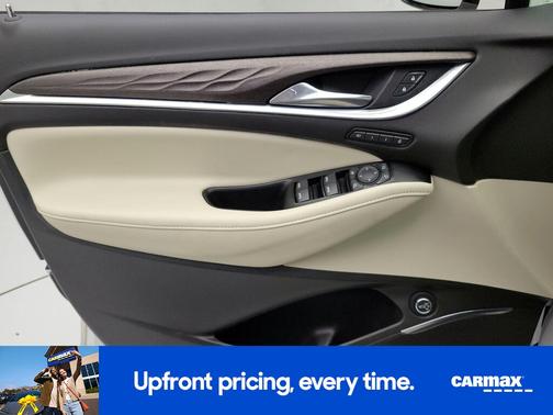 Pearl 2023 Buick Enclave Avenir