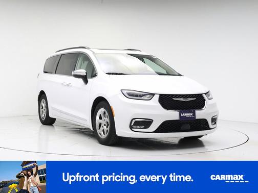White 2023 Chrysler Pacifica Limited