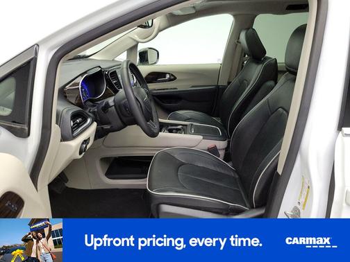 White 2023 Chrysler Pacifica Limited