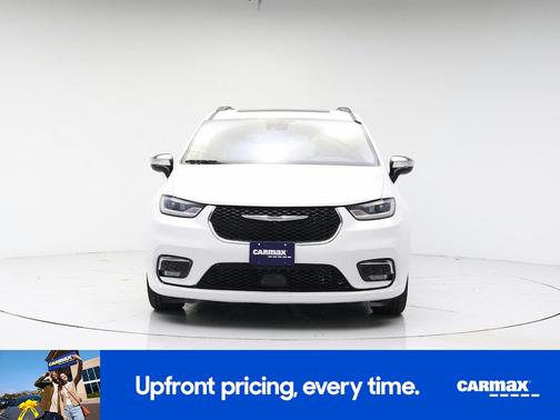 White 2023 Chrysler Pacifica Limited