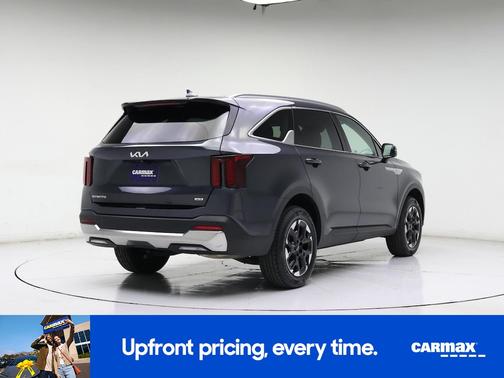 Gray 2024 Kia Sorento S