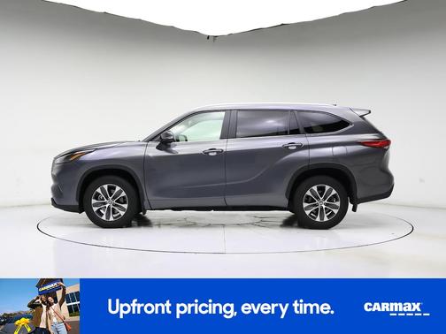 Gray 2023 Toyota Highlander XLE