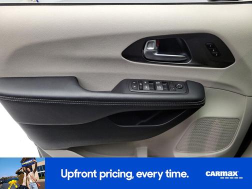 Gray 2023 Chrysler Pacifica Touring L