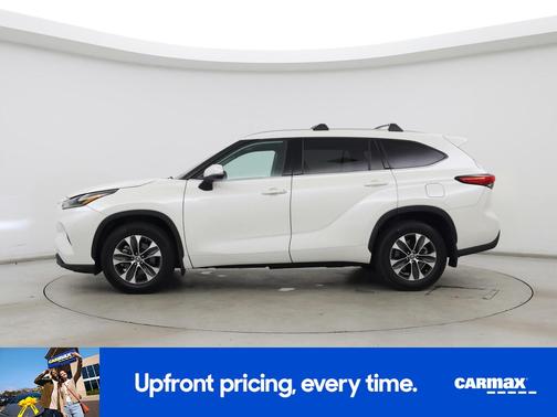 White 2021 Toyota Highlander XLE