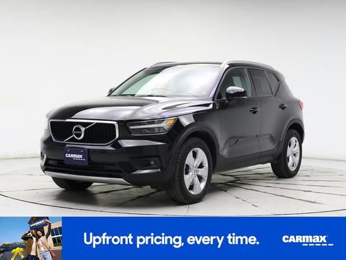 2022 Volvo XC40 T5 Momentum